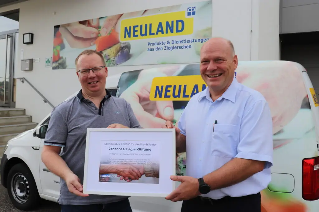 Scheckübergabe von SANALOGIC an die Johannes-Ziegler-Stiftung für Therapieclown-Einsätze (Foto: Annette Scherer, Die Zieglerschen)